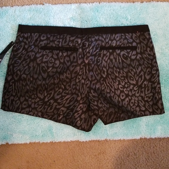 <XOXO> LINED Pattern SHORTS, Black & Silver - Picture 4 of 8